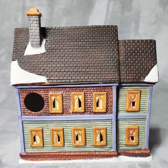 Holiday Traditions Lighted Porcelain House # 997366-MMI - Picture 3 of 8